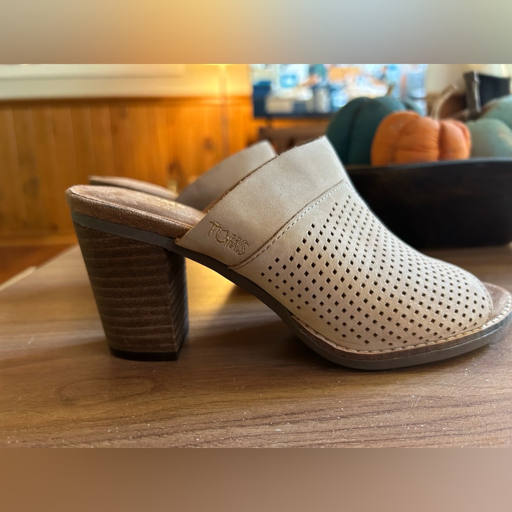 TOMS women’s sz 6 Majorca Mule sandals,sandstorm nubeck, versatile, new w/o box - Picture 5 of 10